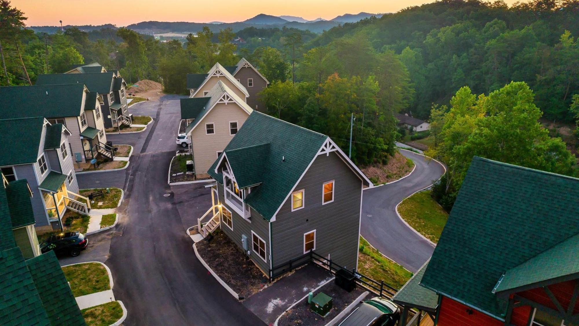 Liberty Lodge - Family Getaway With Pool, Hot Tub, Arcade & Dogs พิเจนฟอร์จ ภายนอก รูปภาพ