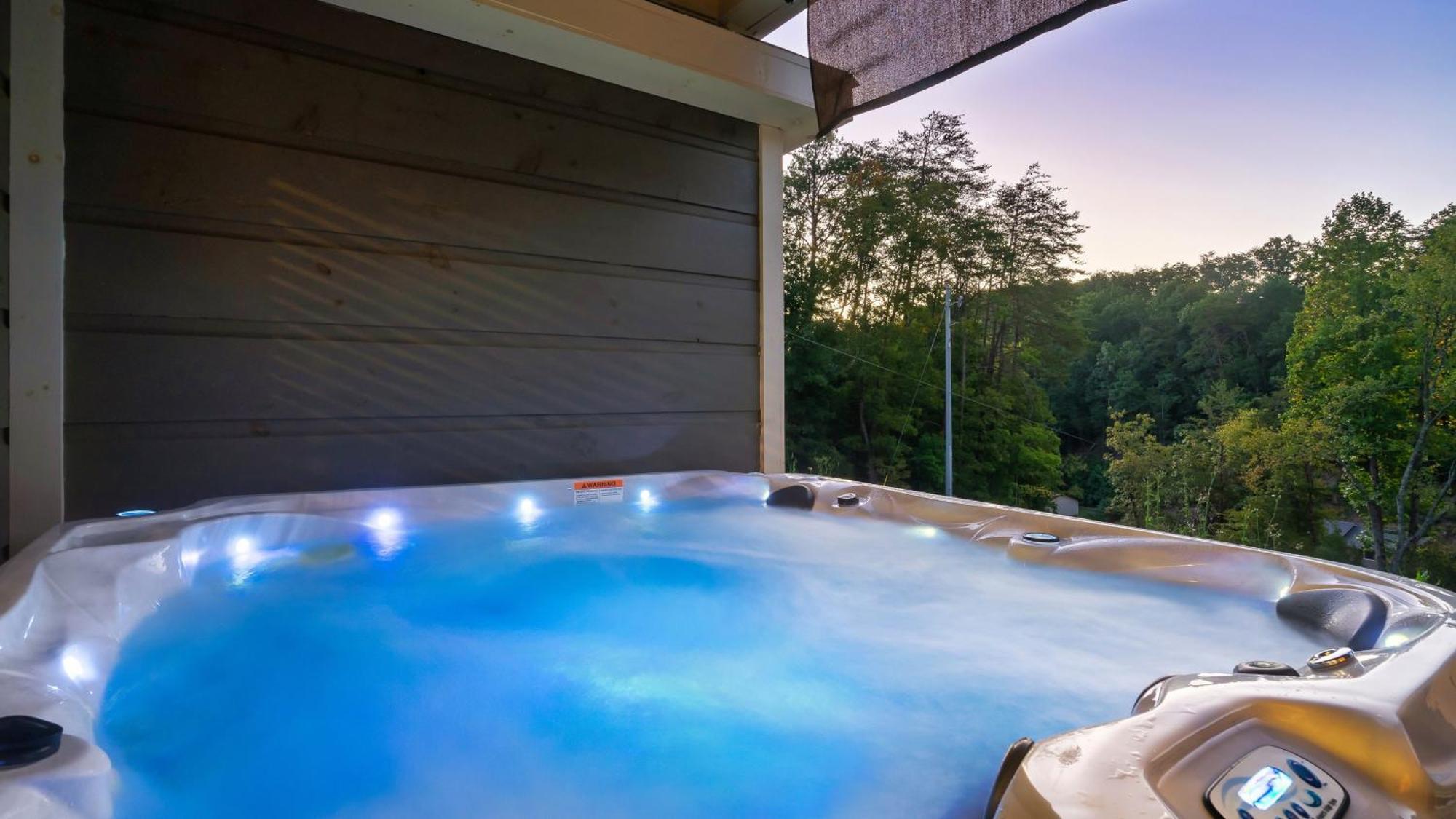 Liberty Lodge - Family Getaway With Pool, Hot Tub, Arcade & Dogs พิเจนฟอร์จ ภายนอก รูปภาพ