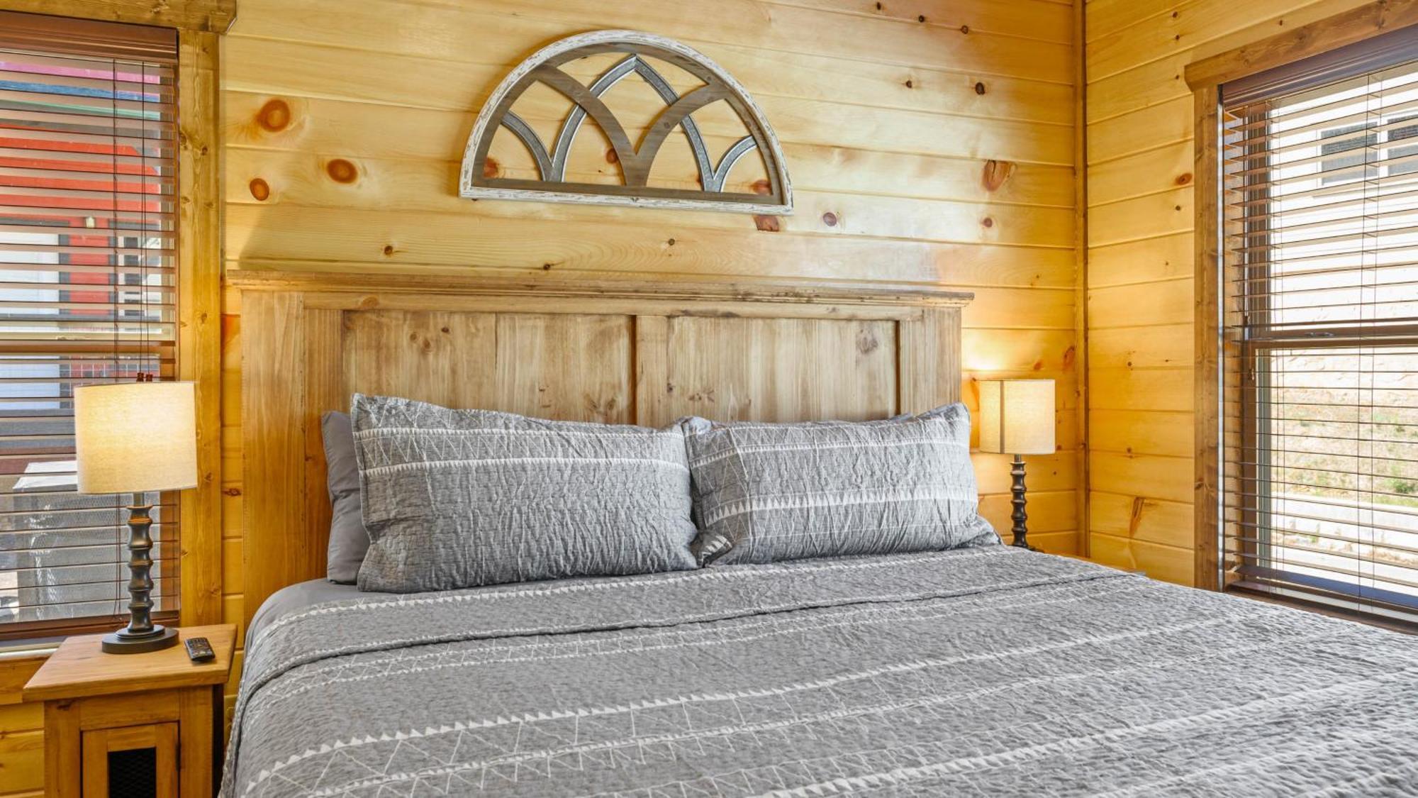 Liberty Lodge - Family Getaway With Pool, Hot Tub, Arcade & Dogs พิเจนฟอร์จ ภายนอก รูปภาพ